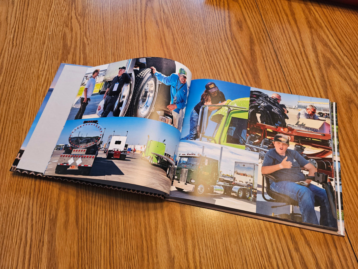 2025 Peterbilt Class Pays Display Book (Hardcover)